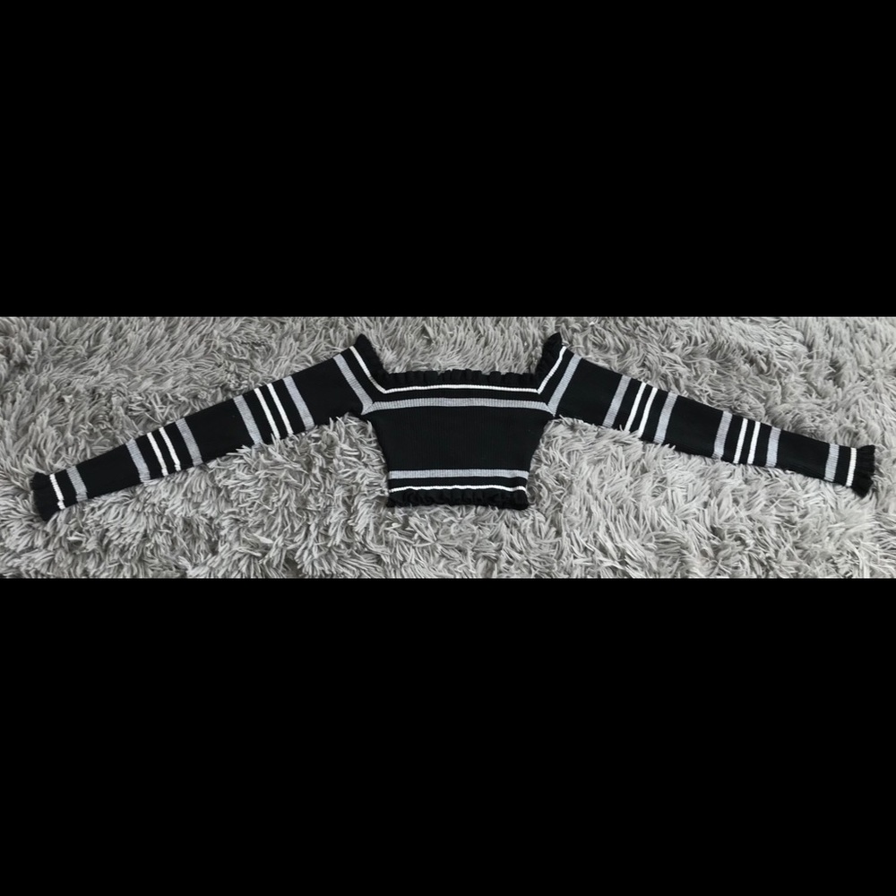 Black Long Sleeve Crop Top